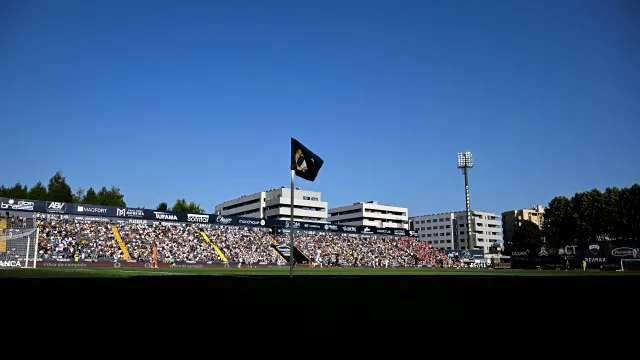 Famalicão-Benfica: Águias visitam terreno fértil em escorregadelas