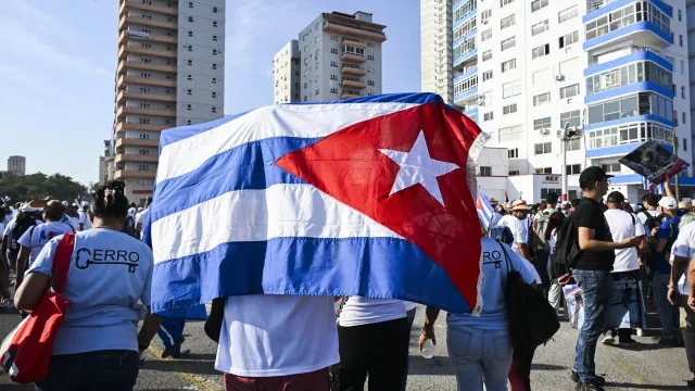 1.º Maio. Desfile em Cuba denuncia ameaças de agressão militar dos EUA
