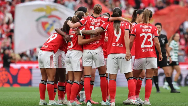 Benfica abate Sporting no dérbi e continua invicto (e imparável) no trono