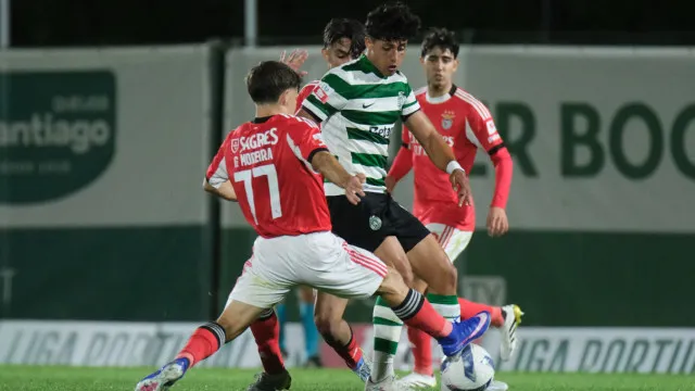 Benfica leva a melhor no dérbi dos 'bês' e série negra do Sporting cresce