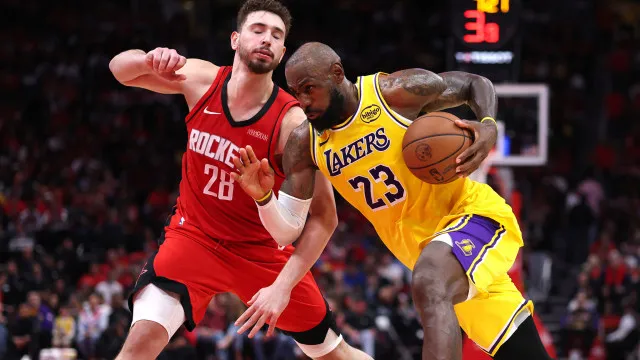 LA Lakers avançam nos playoffs da NBA à boleia de LeBron James