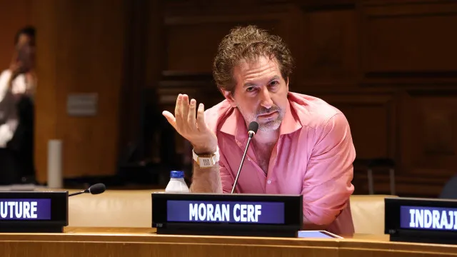 Implantes cerebrais podem tornar-se "mercadoria", alerta neurocientista