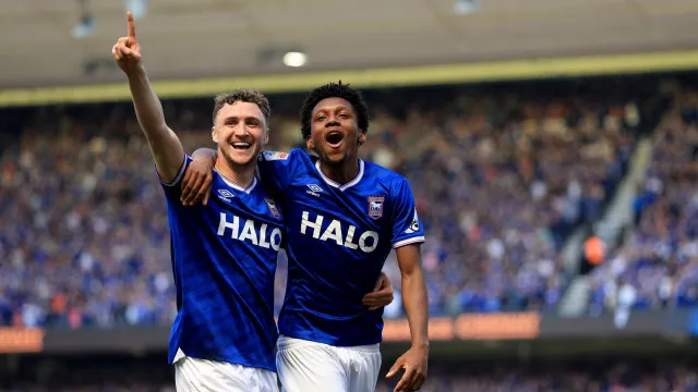 
                    Campeão Coventry e Ipswich na Premier League. Wrexham falha playoff
                
