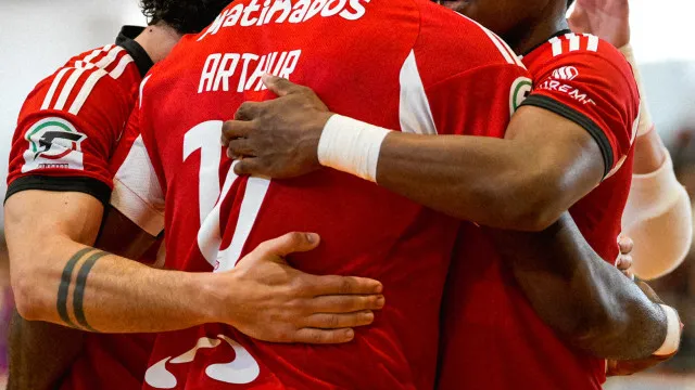 Benfica e Sporting vencem e há histórico despromovido com drama até final