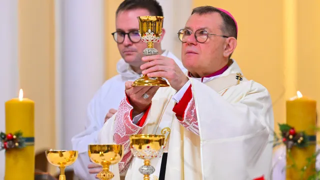 
                    Papa aceita renúncia do arcebispo de Moscovo (quase 2 décadas no cargo)
                