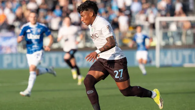 
                    Napoli empata com Como mas adia festa do título do Internazionale
                