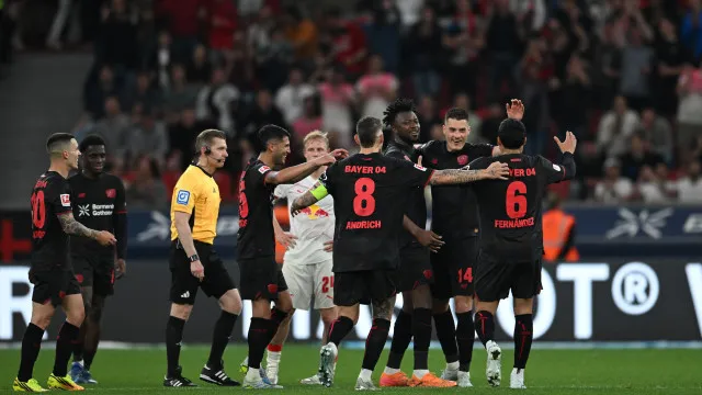 
                    Bayer Leverkusen goleia Leipzig e reacende luta pelo terceiro lugar
                