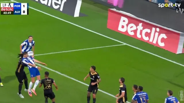 Bednarek subiu ao segundo piso e já vê 'caneco' a chegar ao FC Porto
