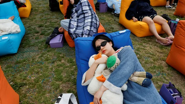 
                    Bons sonhos? As imagens do Concurso da Sesta Revigorante na Coreia do Sul
                
