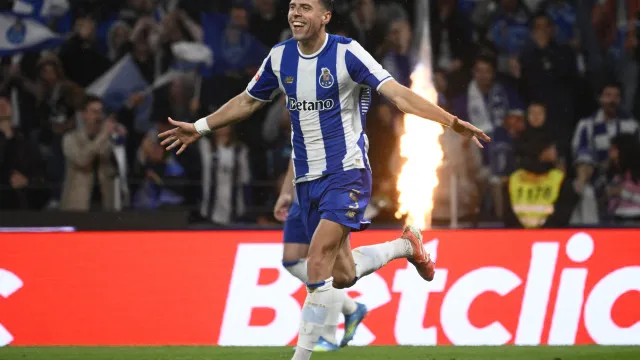 FC Porto bate Alverca e sucede ao Sporting como novo campeão nacional