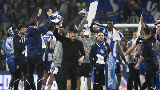 Farioli foi do desastre ao sucesso e aponta à história com o FC Porto