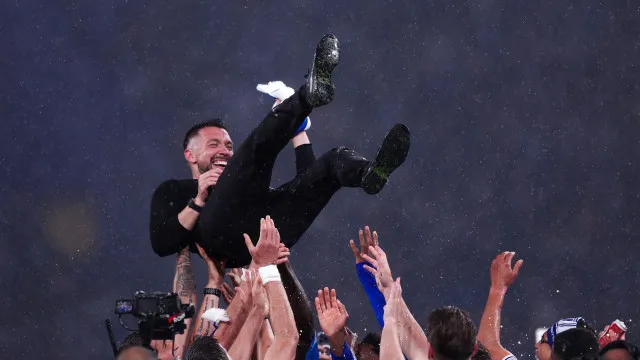
                    Da mensagem para Jorge Costa ao levantar de Farioli. A festa do FC Porto
                