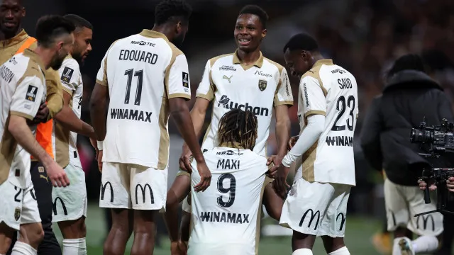 
                    Lens empata em Nice e PSG fica à beira do pentacampeonato
                