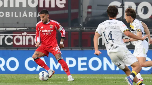 
                    Capitão não deu exemplo e Benfica vê soar alarmes rumo à Champions
                