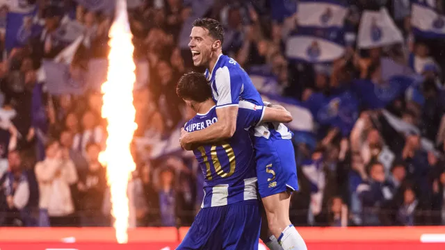 Serviços mínimos bastaram, com 'escadote' polaco a dar glória ao FC Porto