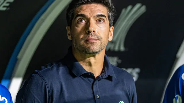 
                    Palmeiras, de Abel Ferreira, empata com Santos mas segue líder
                