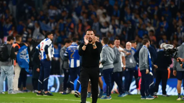 
                    Coimbra sai à rua para festejar título e não esquece Pinto da Costa
                