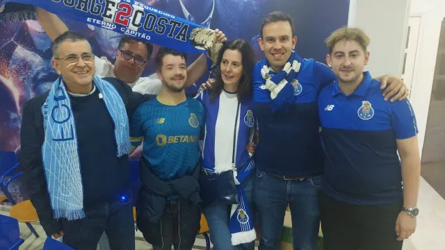 
                    Casa de Lisboa do FC Porto foi 'pequena' e festa na capital saiu à rua
                