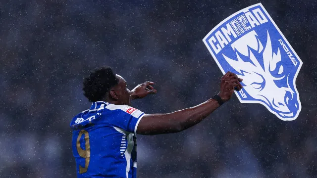 
                    Centenas de adeptos do FC Porto em Lisboa a festejar 