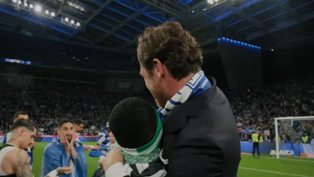 Villas-Boas desceu ao relvado para abraçar jogadores de Zaidu fez isto