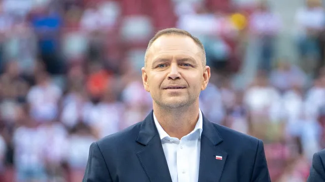 
                    Presidente polaco pede nova Constituição até 2030
                