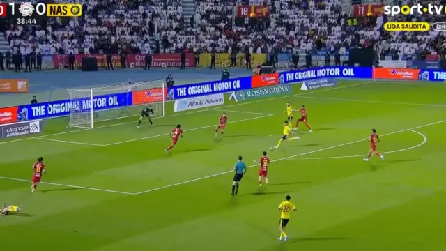
                    Félix fez golaço 'na cara' de Cristiano Ronaldo, mas não impediu derrota
                