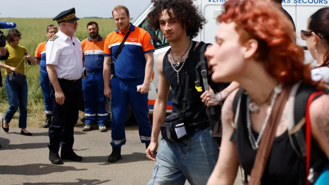 
                    França. Mais de 10 mil permanecem em rave junto a munições da 2.ª Guerra
                
