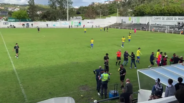 
                    Distritais. Alegado racismo interrompe Sertanense-Alcains (e há imagens)
                