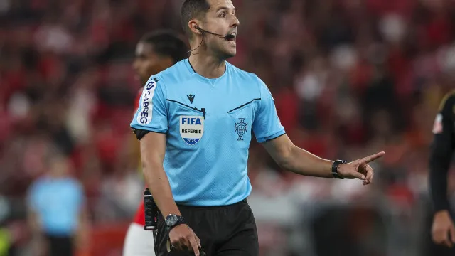 Após caos em Famalicão, APAF faz participação do Benfica e de Rui Costa