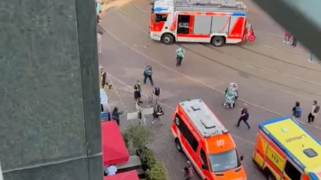Carro abalroa multidão em Leipzig, na Alemanha. Há vários feridos