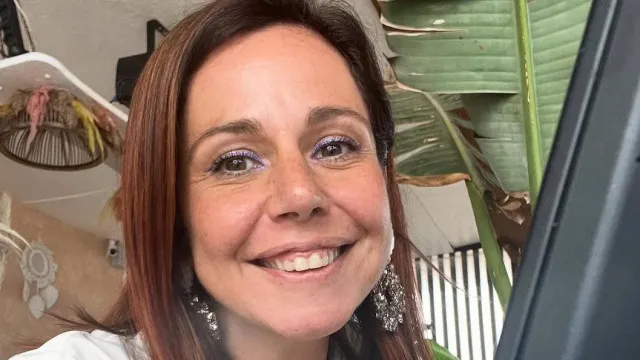 
                    Sara Norte tem novo trabalho em restaurante. 