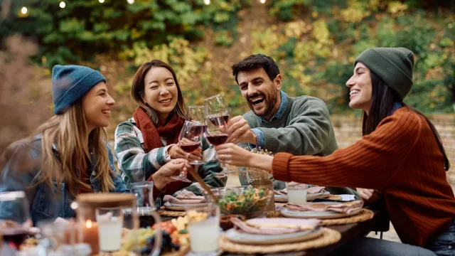 Como ser o convidado perfeito! 6 regras de etiqueta à mesa