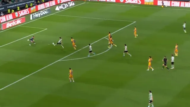 Que classe. Foi desta forma que Bragança fez o segundo golo dos leões