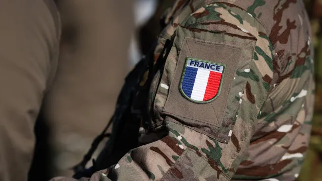 
                    Dois militares franceses morrem durante acidente em curso de mergulho
                