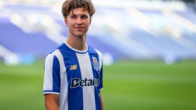 Oficial: Bernardo Lima, campeão mundial de sub-17, renova com o FC Porto