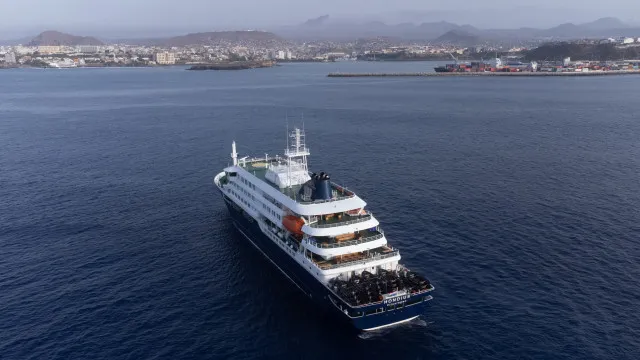 
                    Infeção terá ocorrido fora do navio onde se declarou surto de hantavírus
                