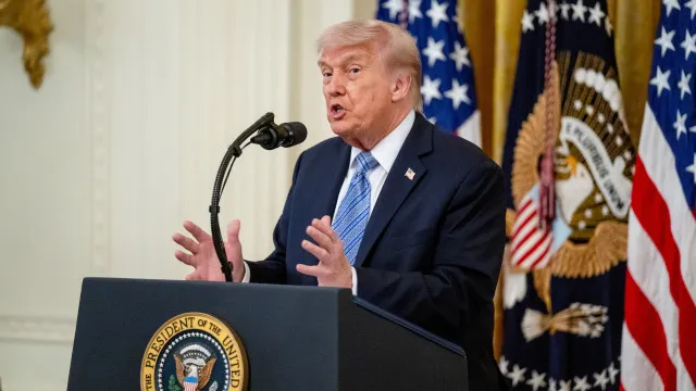 
                    Trump volta a criticar Papa Leão XIV: 