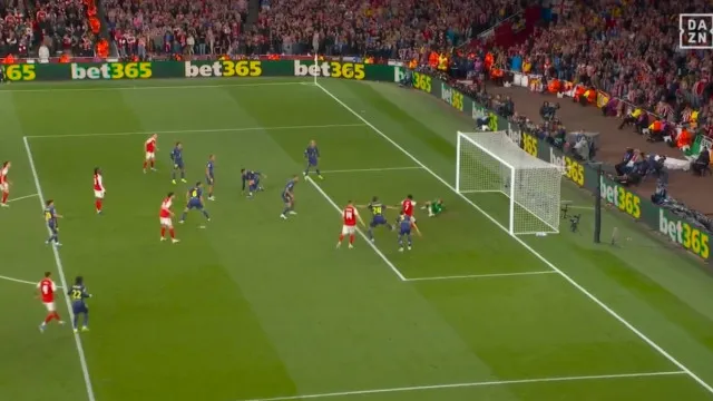 Decisivo. O golo de Saka que deu a final da Champions ao Arsenal
