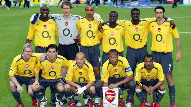 Arsenal está na final da Champions, mas qual o 11 de há 20 anos atrás?