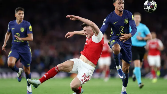 Arsenal-Atlético indigna Sneijder: "UEFA tem de intervir. Saiam de campo"