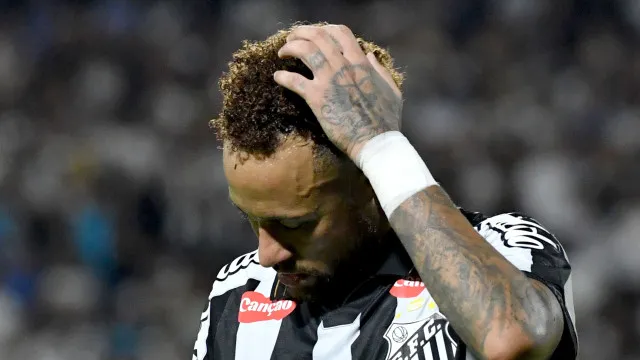 
                    Neymar quebra o silêncio e pede desculpa a Robinho Jr: 