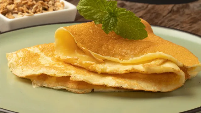 
                    Crepioca recheada: Eis a receita que substitui o pão na dieta low FODMAP
                