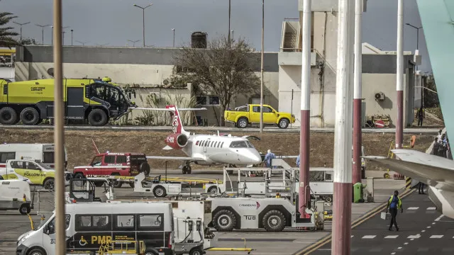 
                    Avião ambulância que parou nas Canárias tem avaria em equipamento médico
                