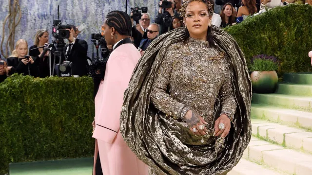 
                    Que look levaria à Met Gala? Nova tendência já é viral nas redes sociais
                