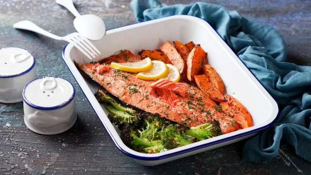 
                    Salmão para o almoço? Receita fácil, rápida e baixa em calorias
                