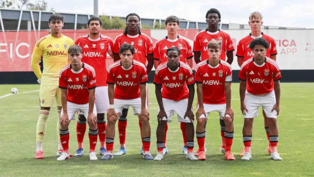 Benfica supera Rio Ave e volta a adiar o título do FC Porto