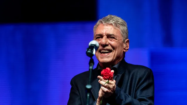 Justiça brasileira decide a favor de Chico Buarque em caso contra a Meta