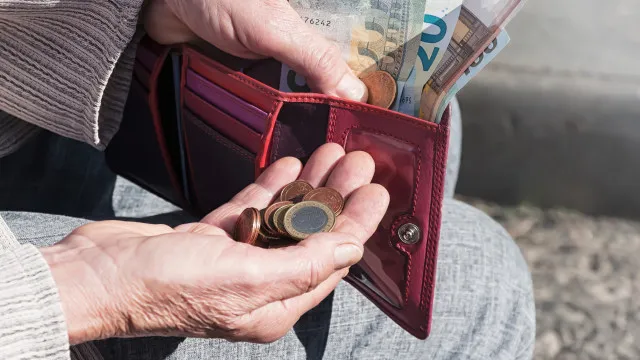 
                    Baixar idade da reforma: Absurdo e 
