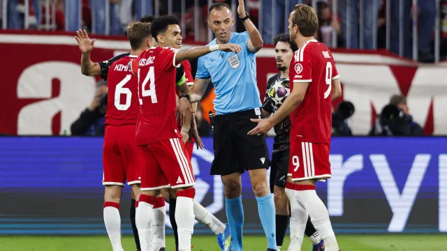
                    Kompany atira-se a João Pinheiro: 