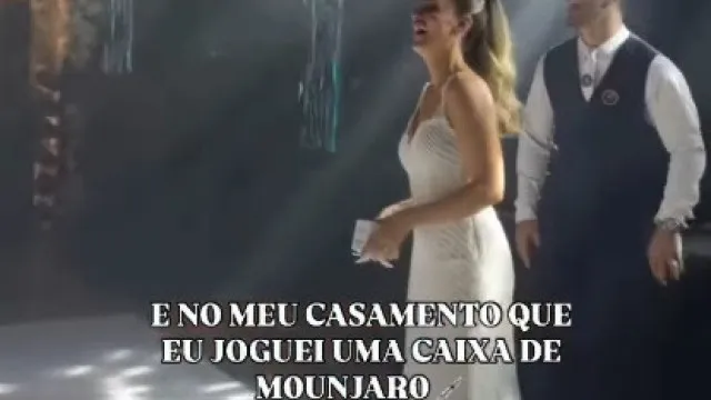 
                    Noiva troca buquê... por caixa de Mounjaro (e noivo também inovou)
                